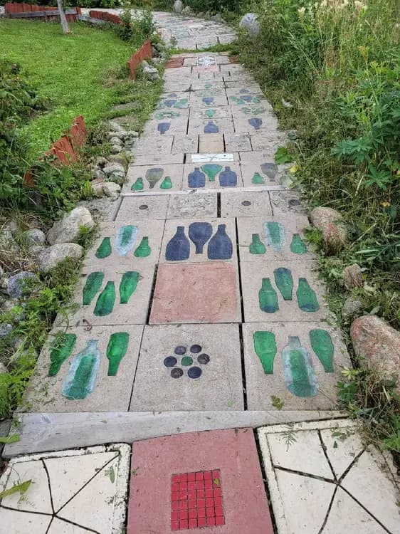 Upptäck Ånge Camping! Natursköna ställplatser för husbil/husvagn med el & service. Nära centrum, unik konstpark, café & båthamn. Perfekt bas i Medelpad.