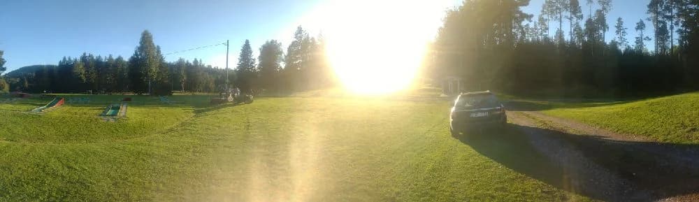 Upptäck Valasjöns camping – ställplats i Kramfors vid sjö. Erbjuder el, badstrand, minigolf, discgolf & evenemang. Perfekt för husbil/husvagn.