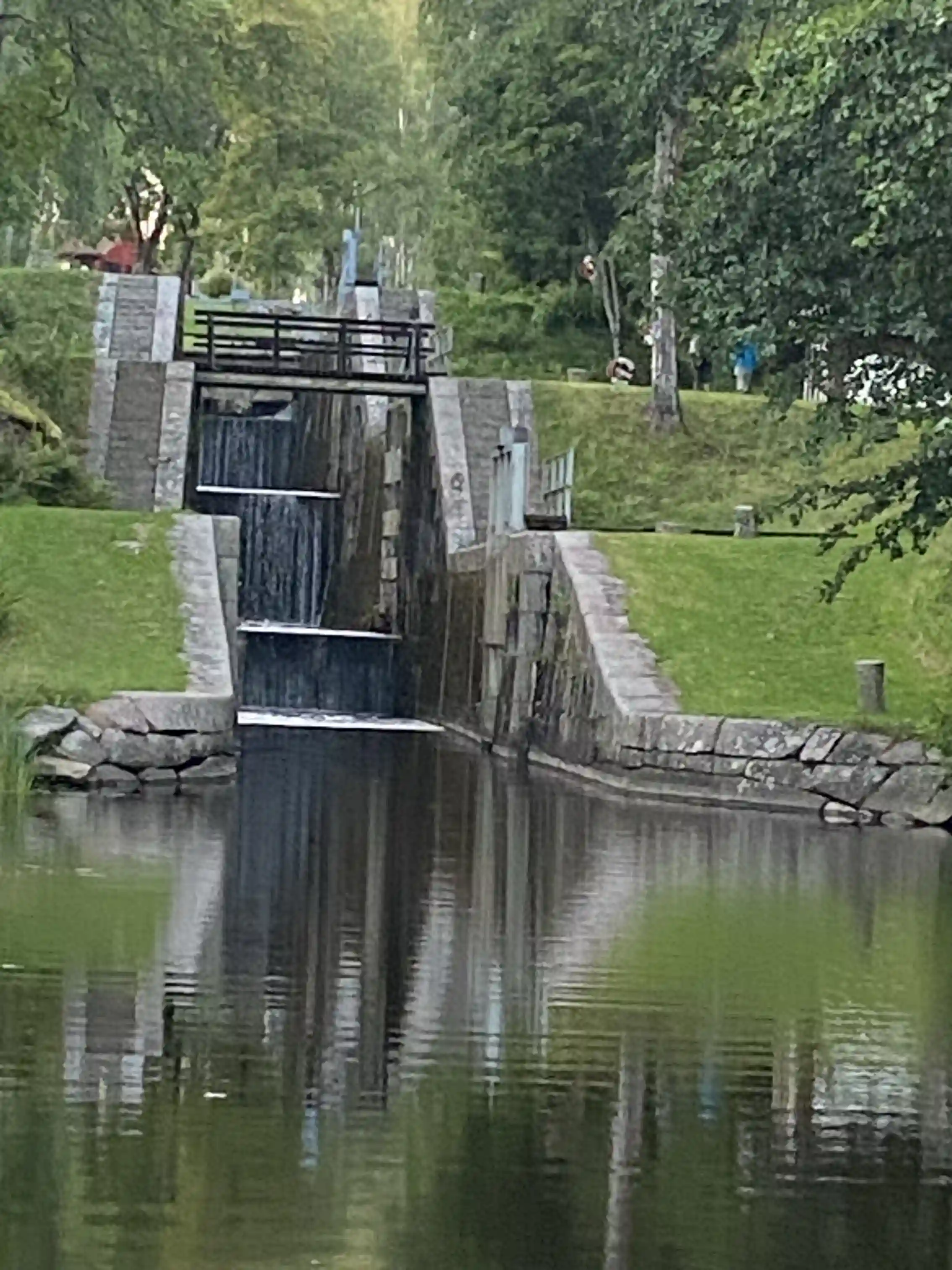 Hitta din perfekta ställplats på Badsta Camping i Storfors! Njut av pool, spa, fiske & natur vid sjön Möckeln. Fullservice för husbil/husvagn. Boka nu!