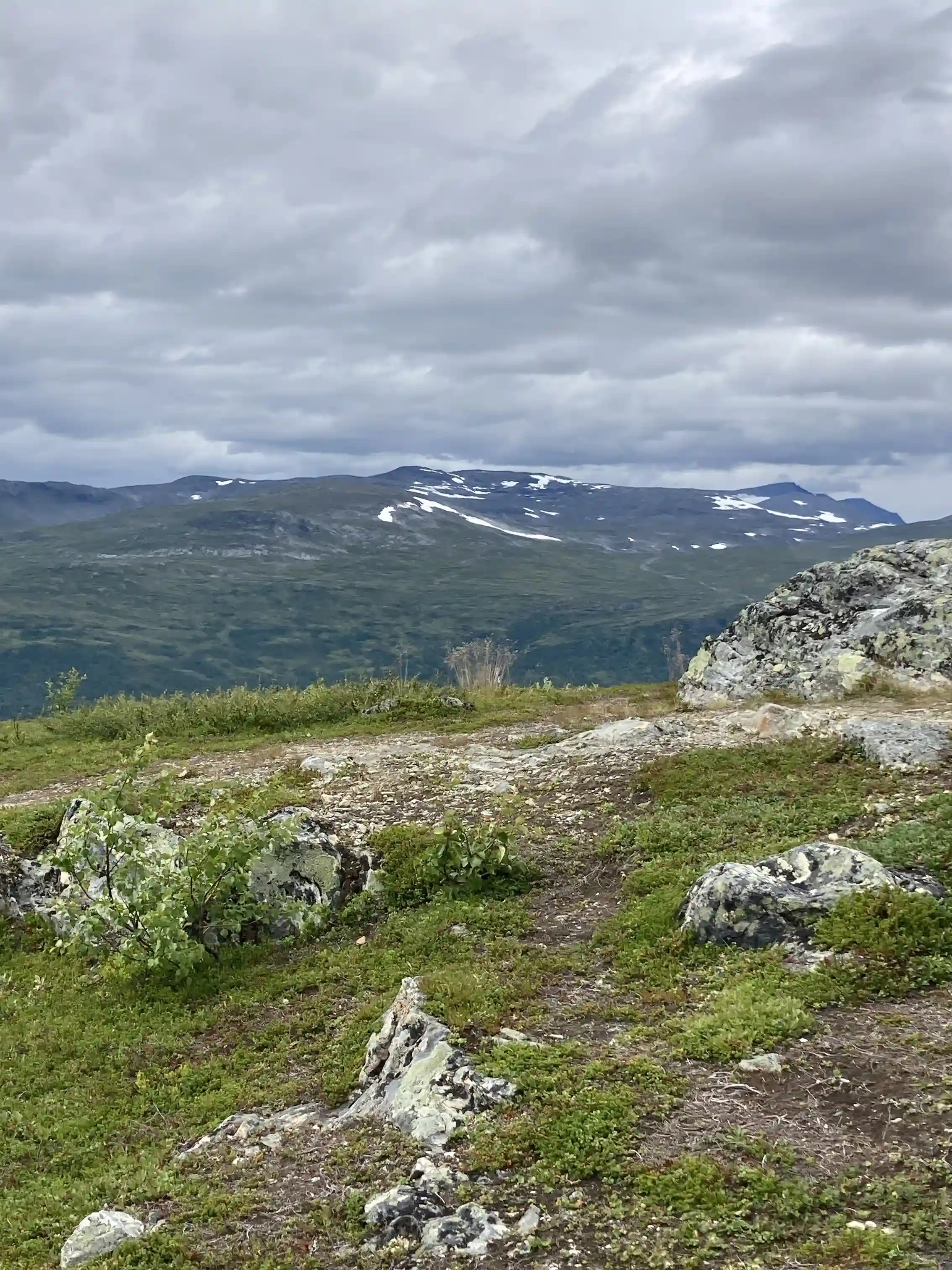Upptäck Tärnaby Camping! Familjära ställplatser för husbil/husvagn vid Umeälven. El, bastu, fiske, vandring & skidåkning. Boka din fjällupplevelse!