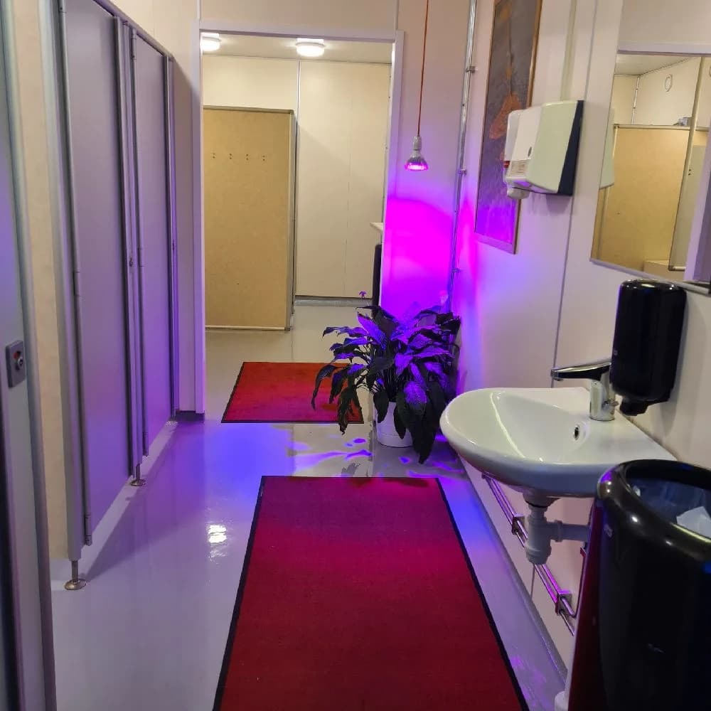 Upptäck Åsa Camping & Havsbad! Perfekta ställplatser för husbil vid sandstrand nära Göteborg. Familjevänligt med full service, aktiviteter & havsbad.