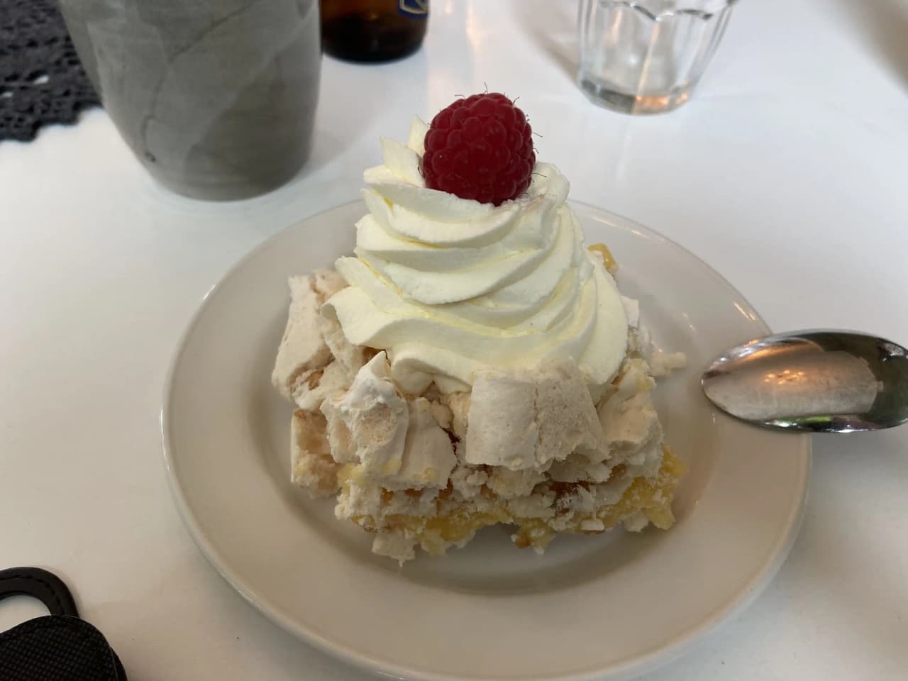 Upptäck Hofsnäs Herrgårds ställplatser vid Åsunden. El, service, restaurang, spa & naturreservat. Perfekt för husbil/husvagn året runt. Boka nu!