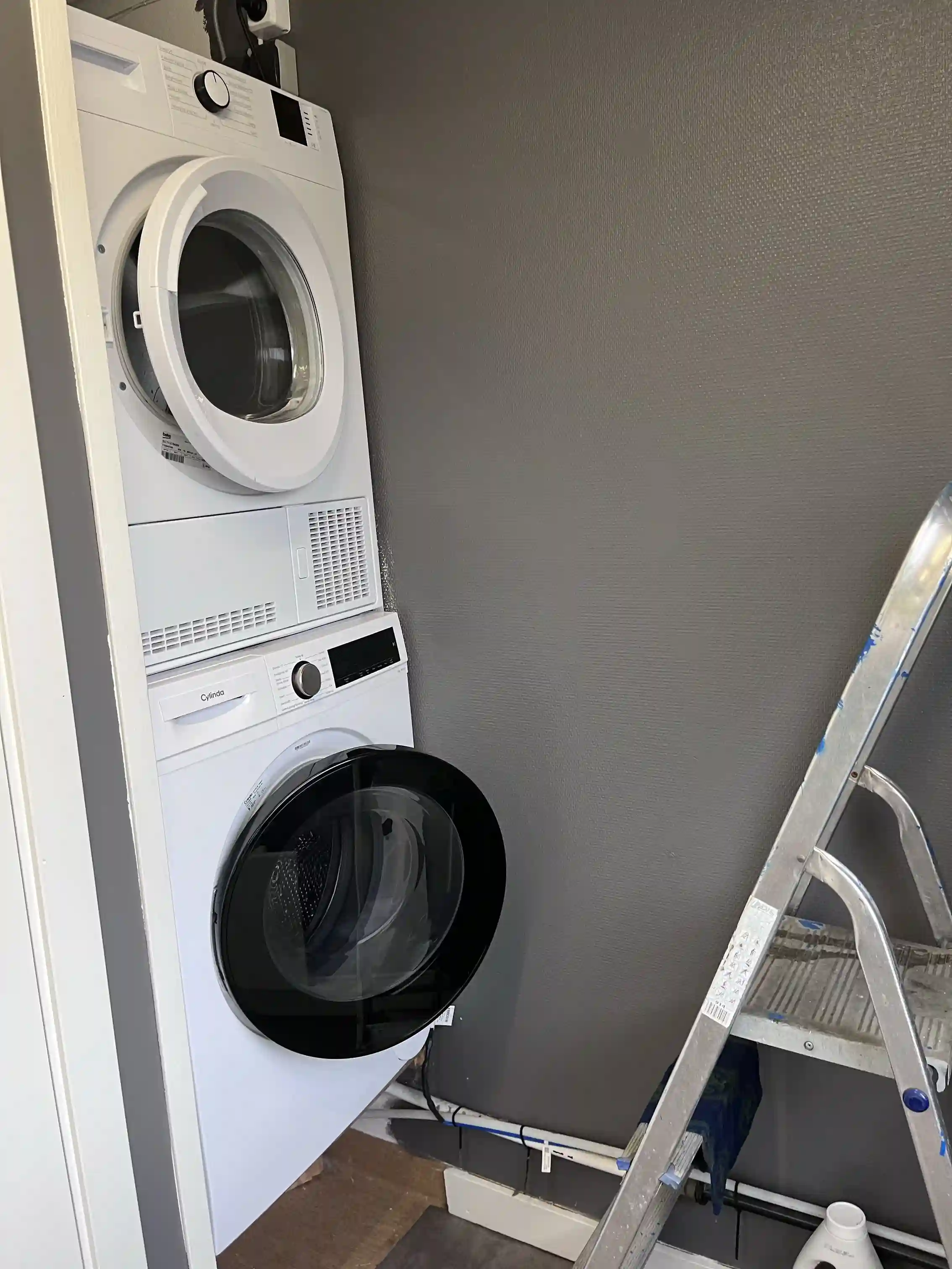 Upptäck Arvika Småbåtshamn – central ställplats för husbil vid Glafsfjorden. Nära city, kultur & natur. Full service: el, dusch, WC, tömning. Boka online!