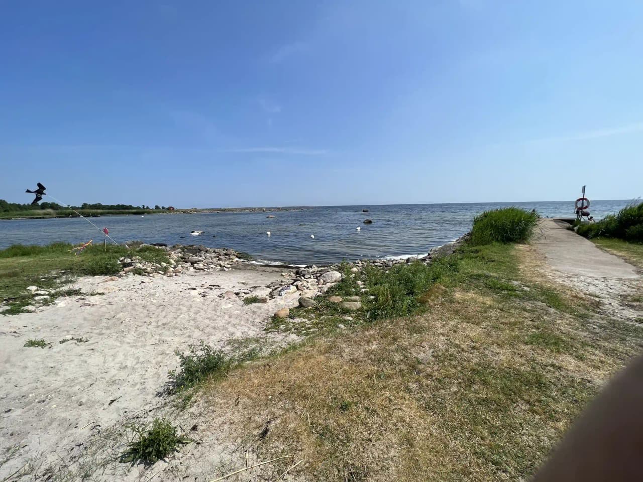 Upptäck Björkenäs Camping – naturskön ställplats vid havet i Blekinge. Elplatser, servicehus, tömning, bad & lugn och ro. Perfekt för husbil/husvagn.