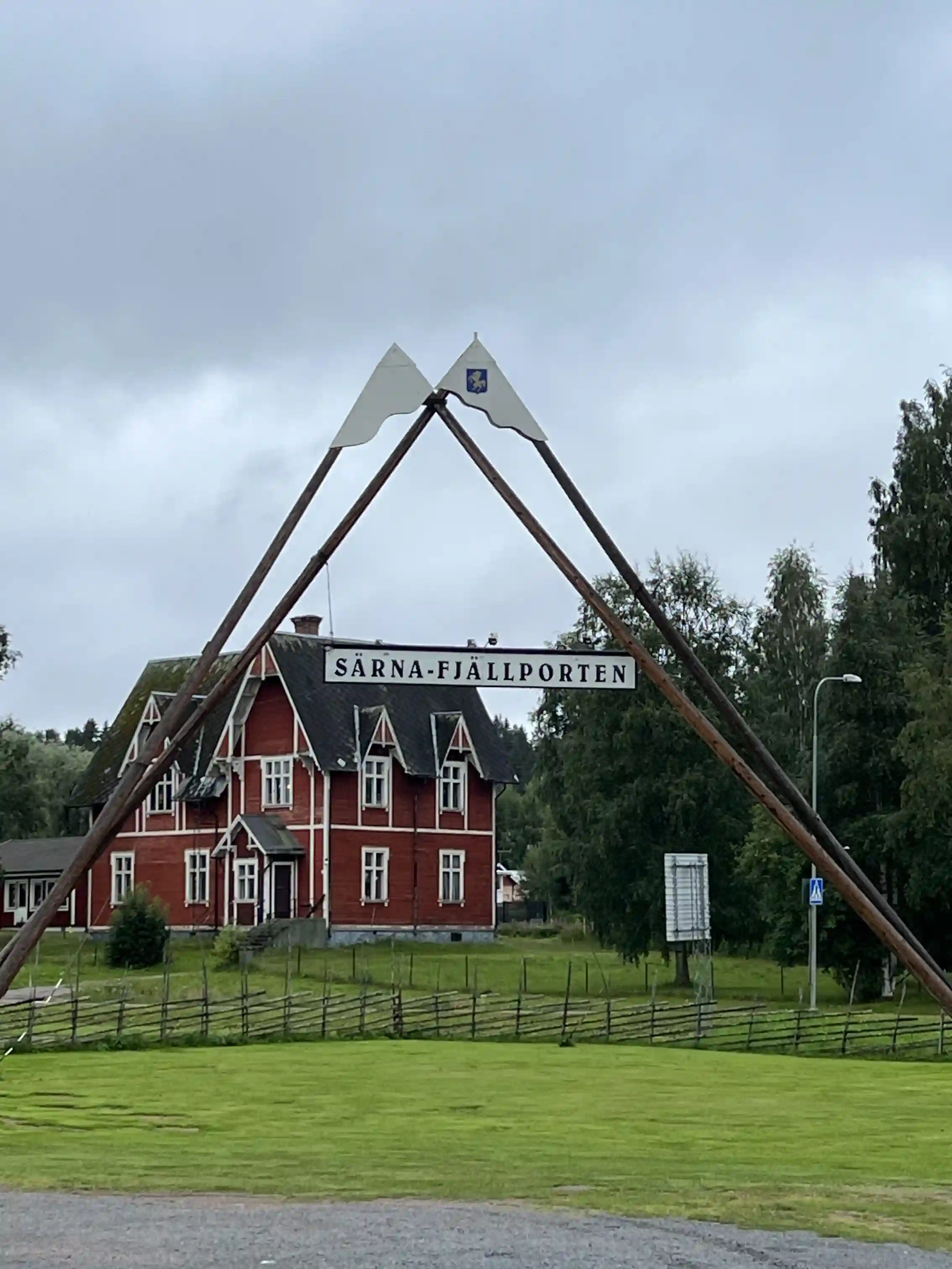 Året runt-öppna ställplatser vid Särna Camping i Dalarna. Fantastisk natur vid Särnasjön, nära fjäll. Perfekt för fiske, vandring, skoter & hundspann.