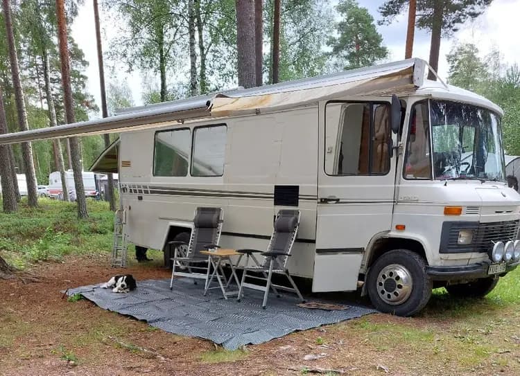 Upptäck Ore Fritidsby & Camping i Furudal! Ställplatser vid Oresjön med el, bad, padel, restaurang & spa. Perfekt för husbil & husvagn i Dalarna.