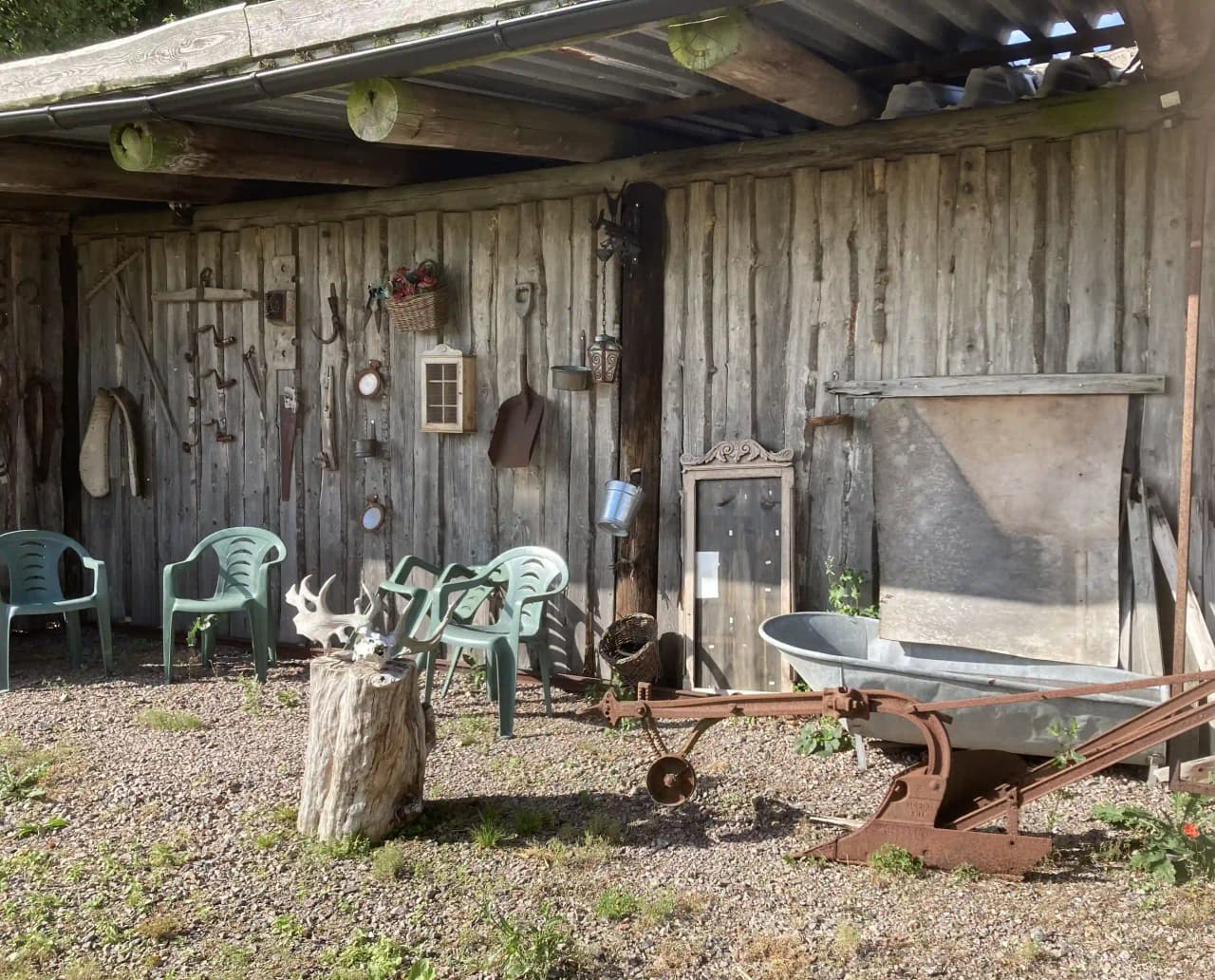 Upptäck Ställplats Wild West i Annelöv, Skåne! En unik & lugn ställplats för husbil nära Sveriges största westernbutik. Enkel standard, el finns. Howdy!