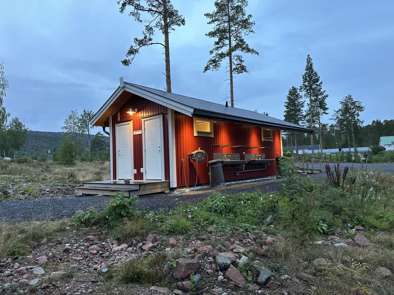 Hitta din naturnära ställplats vid Höga Kusten hos Måvikens camping. Året runt öppet med drop-in, el, service & Världsarvsleden inpå knuten. Boka bastu!