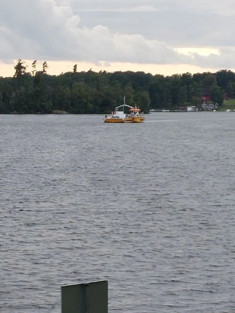 Naturnära ställplatser för husbil/husvagn på Bolmsö vid Hägern B&N. El, service, dusch, WC, kök, bastu, minigolf, fiske & bad i Bolmen. Boka nu!