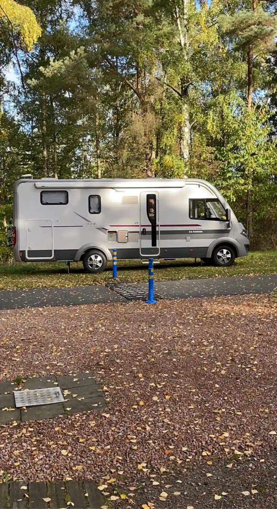 Upptäck Orebackens Camping i Sjöbo! Året-runt-öppna ställplatser för husbil/husvagn nära natur, bad & aktiviteter. Centralt i Skåne. Boka din plats!
