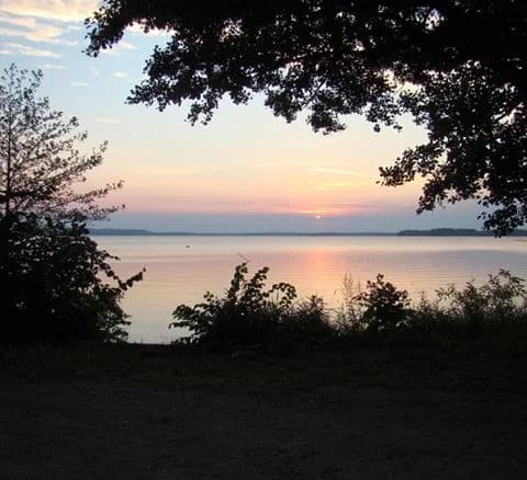 Hitta din perfekta ställplats vid Ivösjön! Bromölla Camping erbjuder anpassade husbilsplatser, året-runt-öppet, massor av aktiviteter & nära natur.