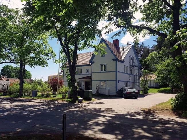 Upplev Tättö Havsbad & Camping! Fantastiska ställplatser med garanterad havsutsikt i Tjust skärgård. Fullservice, restaurang, bad & massor av aktiviteter.