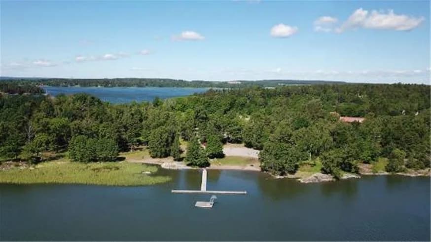 Upptäck Björknäs Camping i Upplands-Bro! Ställplatser vid Mälaren med pool, strand, restaurang & massor av aktiviteter. Nära Stockholm. Boka din plats!