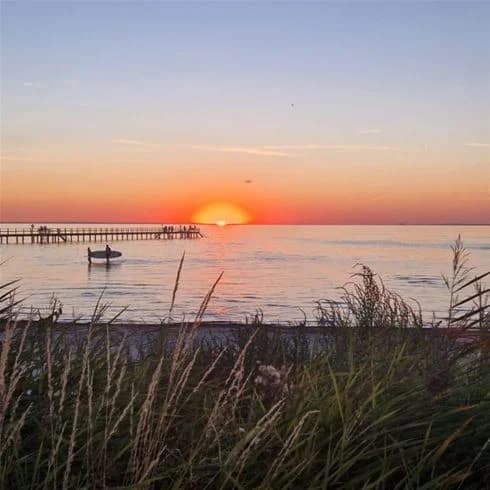 Upptäck Barsebäckstrands Camping – ställplats vid Öresund med havsutsikt! El, servicehus, latrintömning & nära strand, natur & golf. Boka din husbilsplats!