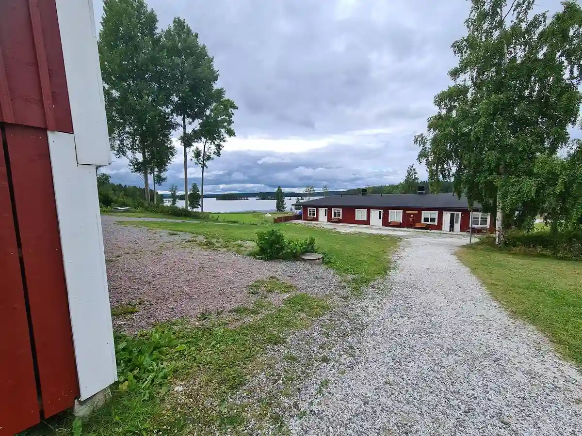 Hitta din perfekta ställplats vid sjön Usken på Uskavigården i Bergslagen! Camping för husbil & husvagn med el, sjöutsikt, bad, vandring & aktiviteter.