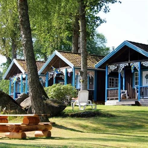 Ställplats vid sjön Åsunden nära Ulricehamn. Skotteksgården erbjuder året runt-öppna platser för husbil, massor av aktiviteter, restaurang & service.