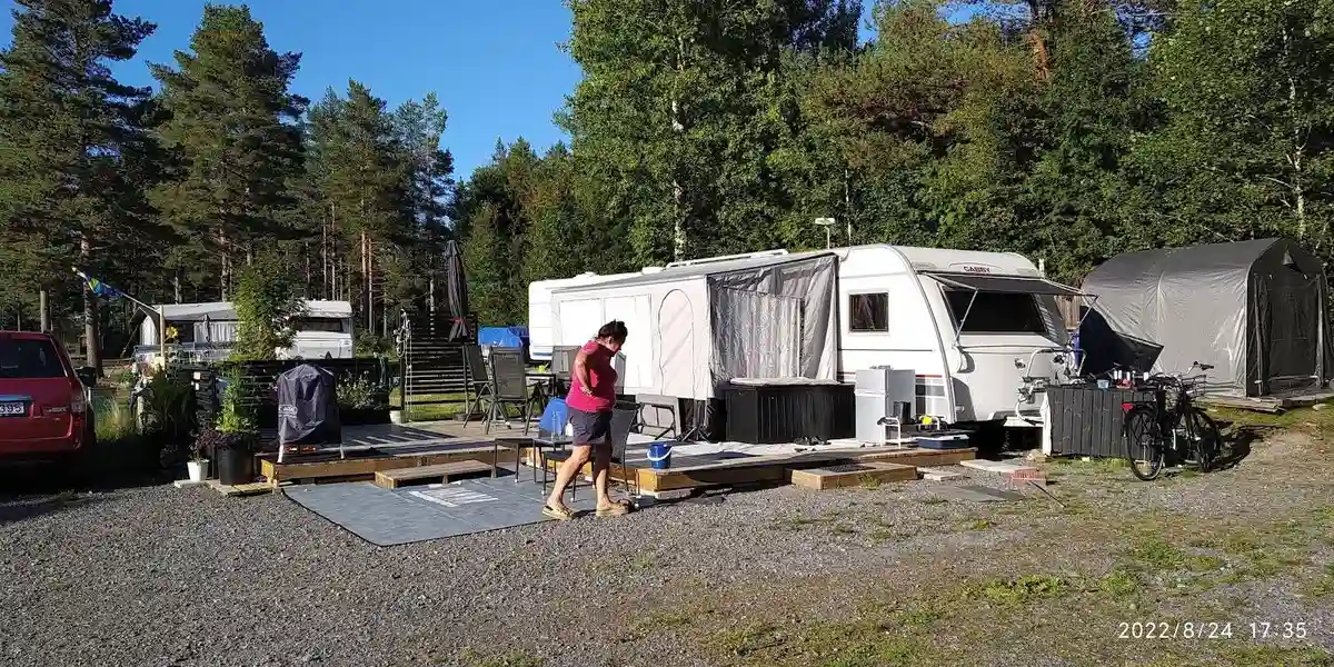 Upptäck Norrmjöle Camping! Ställplatser vid havet nära Umeå med golf, padel, bad & full service. Perfekt för husbil & husvagn. Boka din plats idag!