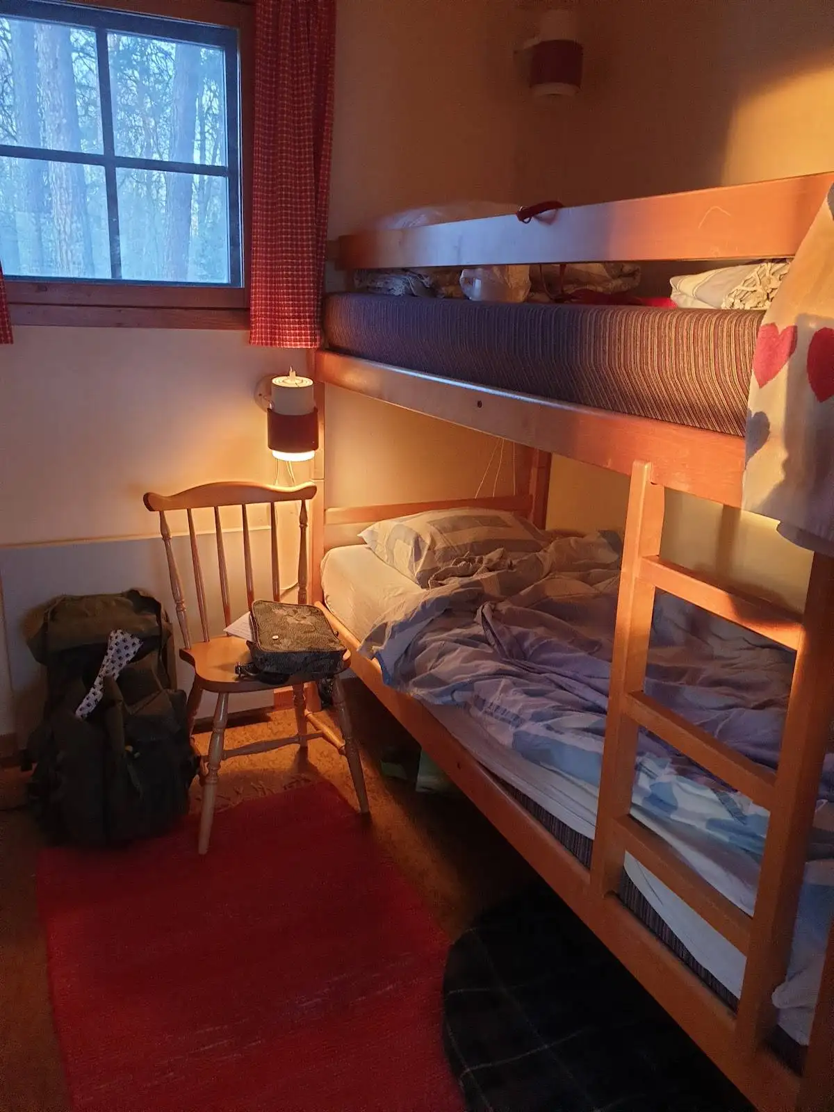 Ställplats Herrfallet vid Hjälmaren: Året runt-öppet i naturreservat. Bad, fiske, restaurang, aktiviteter. Husbil/husvagn. Hundvänligt. Boka nu!