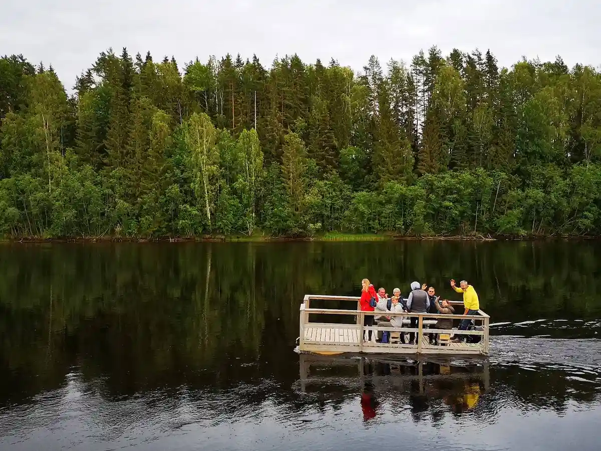 Upptäck Storängens Camping i Ransäter! Perfekta ställplatser vid Klarälven i Värmland med el, service & massor av outdoor-aktiviteter. Boka din plats!