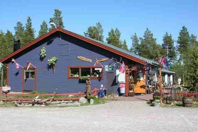 Upptäck Sörälvens Fiske Camping i Idre! Perfekta ställplatser för husbil/husvagn vid älven med fiske, vandring, bastu & full service. Boka din plats!