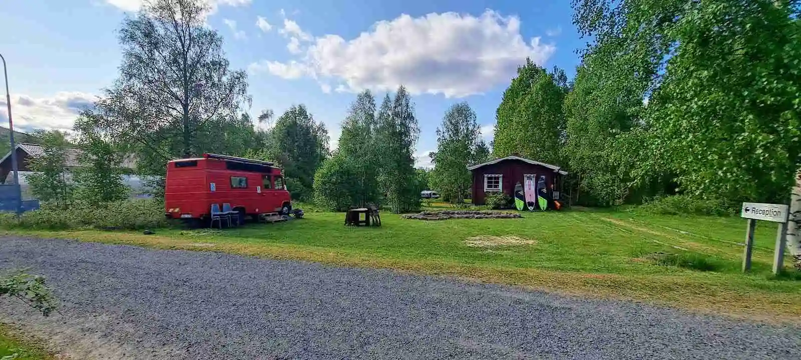 Hitta din naturnära ställplats på Camping Fristad i Torsby, Värmland. El/utan el, dusch, WC, WiFi, bad, fiske. Husdjursvänligt. Nära Hovfjället.