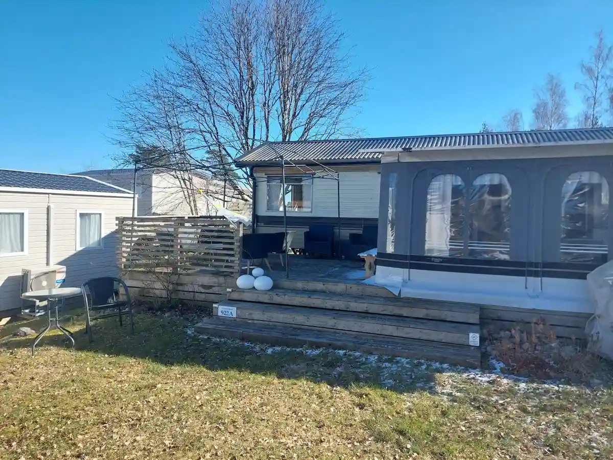 Upptäck Almöns Bad & Camping! Havsnära ställplatser på Tjörn med bad, familjeaktiviteter, bastu & service. Perfekt för husbil/husvagn i Bohuslän.