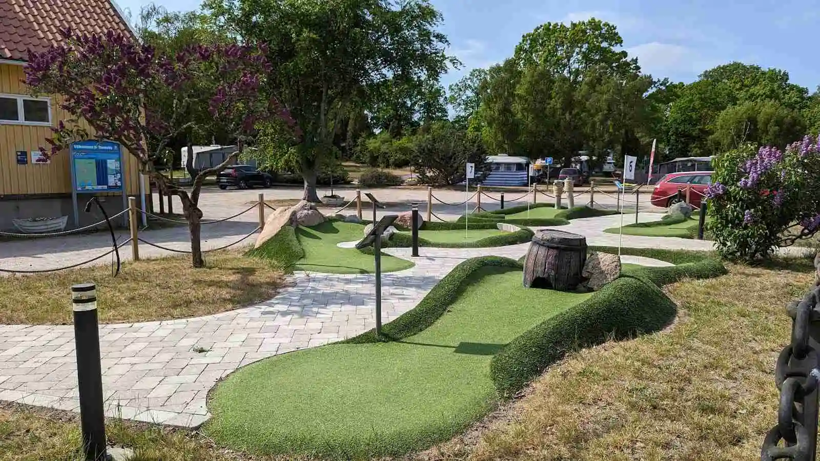 Upptäck Ronneby Havscamping! Ställplatser vid havet i Blekinge med pool, restaurang & aktiviteter. Perfekt för husbil/husvagn. Boka din plats idag!