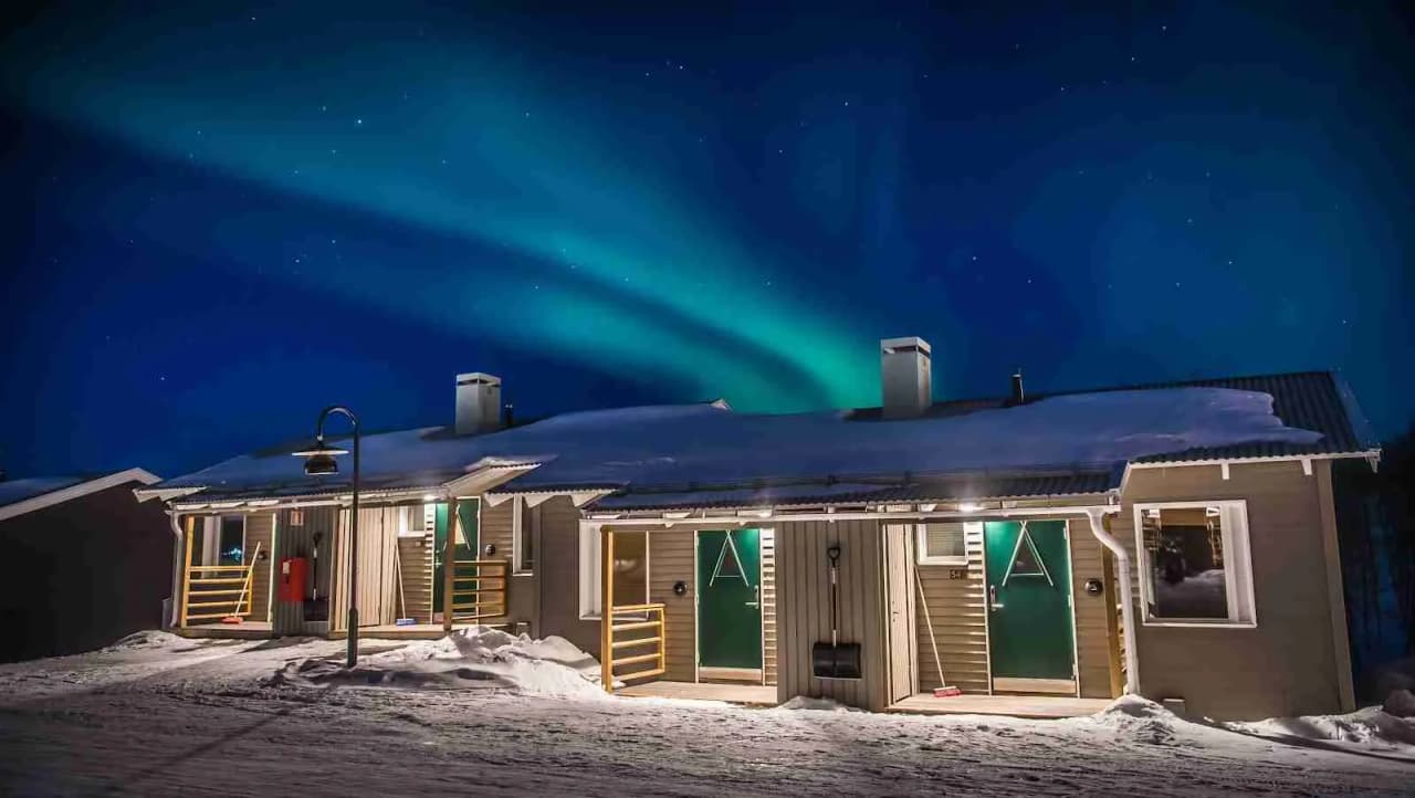 Ställplats i Kiruna på Camp Ripan! Upplev norrsken/midnattssol nära city & natur. Full service, spa, restaurang, pool & aktiviteter året runt.