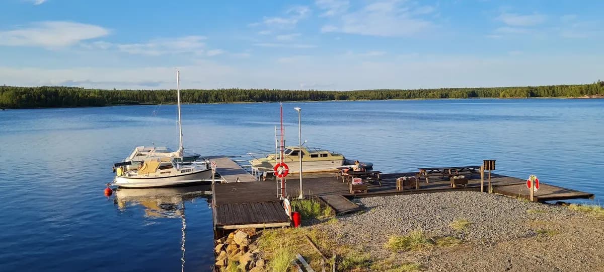 Hitta din ställplats på Rörbäcks Camping i Råneå, Norrbotten. Sveriges nordligaste camping med havsbad, elplatser, bastu, badtunna & aktiviteter.