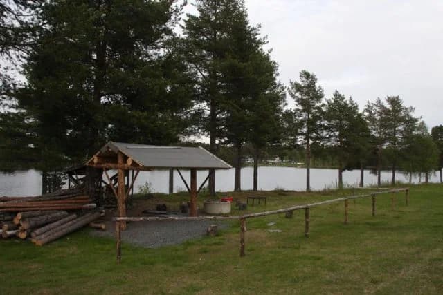 Upptäck Camping Blattnicksele! Fantastiska ställplatser för husbil/husvagn vid Vindelälven i Lappland. Fiske, pool, bastu, aktiviteter året runt. Boka nu!