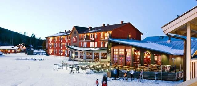 Upptäck Branäs Fritidscenter: Året-runt ställplats för husbil/husvagn med el, service, skidåkning, vandring, restauranger & aktiviteter i Värmland.