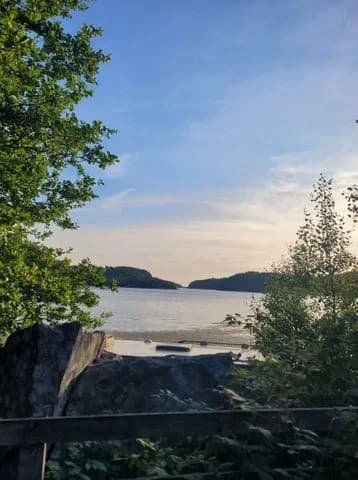 Upptäck Dynestrands Camping & Ställplats i Strömstad! Havsnära ställplatser för husbil/husvagn med el, servicehus, bad, lek & närhet till golfbana.