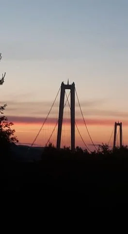 Upptäck Flogsta Camping i Kramfors! Perfekt ställplats i Höga Kusten med pool, nära naturreservat, vandring & fiske. Husbil, husvagn & stugor. Djur välkomna.