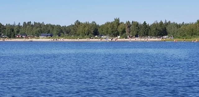 Utforska Fläse Camping i Obbola! Ställplats för husbil/husvagn nära Umeå med el, dusch, pool, lekplats, fiske & WiFi. Perfekt för familjer & outdoor.