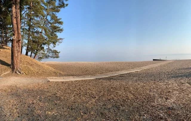 Upptäck Habo Camping & Stugby! Naturnära ställplatser vid Vätterns strand, nära Jönköping. Perfekt för husbil, husvagn & familjer. Boka din plats!