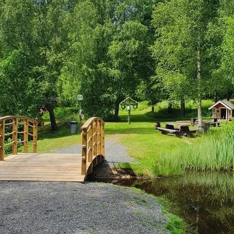 Upptäck Harasjömåla Fiskecamp – en topputrustad ställplats i Blekinge för husbil/husvagn. Njut av fantastiskt sportfiske, sjönära läge & full service.
