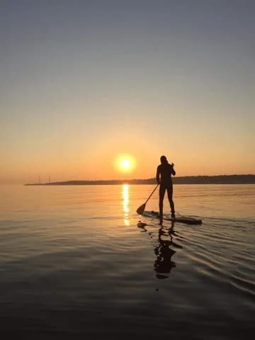 Upptäck Hälleviks Camping – Året runt-öppen ställplats i Blekinge vid havet. Pool, padel, restaurang & massor av aktiviteter för husbil och husvagn.