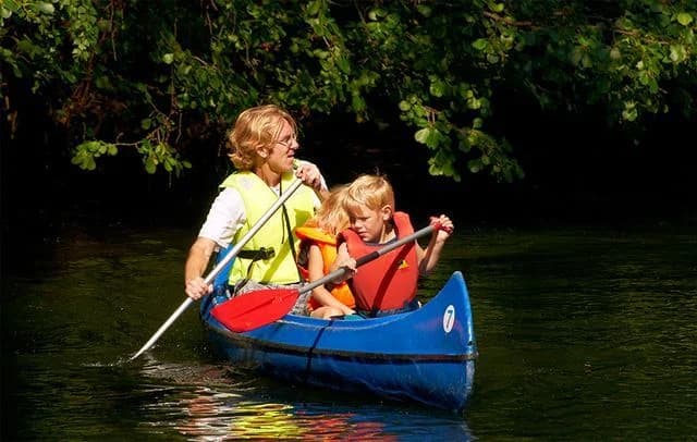 Upplev Flottsbro: Ställplats nära Stockholm med skidåkning, bike park, bad & natur. Året runt öppet med full service för husbil/husvagn. Boka nu!