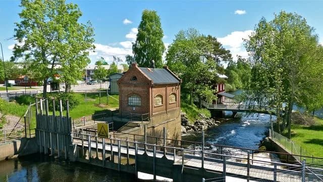 Hitta din ställplats vid sjön Foxen på Töcksfors Camping & Fritid i Värmland. Nära Dalslands kanal, E18 & shopping. El, bastu, fiske, cykling.